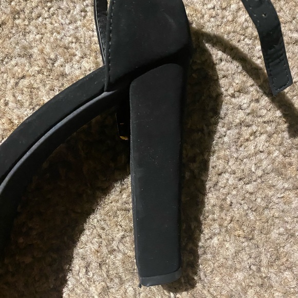 Black Heels - Picture 3 of 4